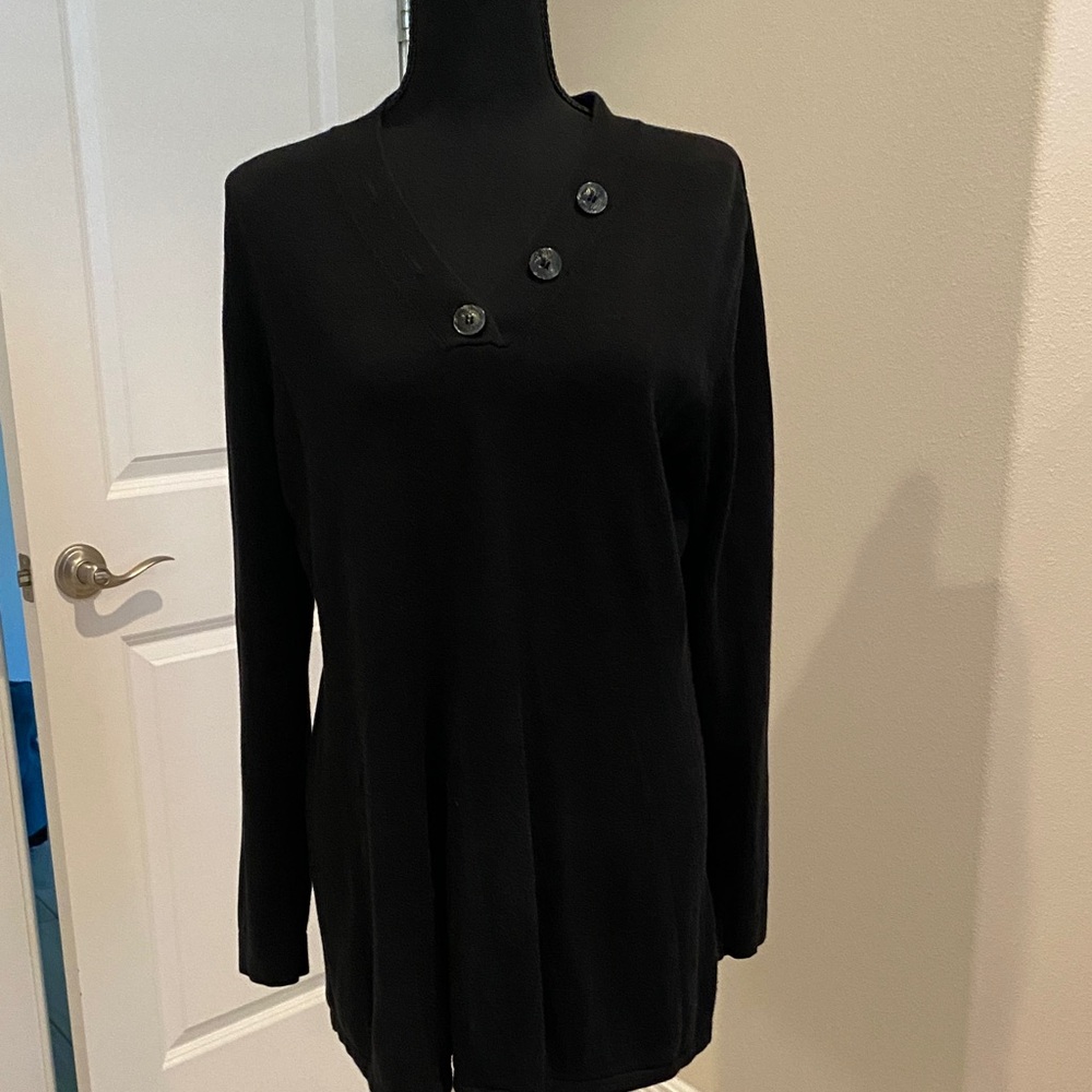 Isaac Mizrahi Black V-Neck Sweater size medium